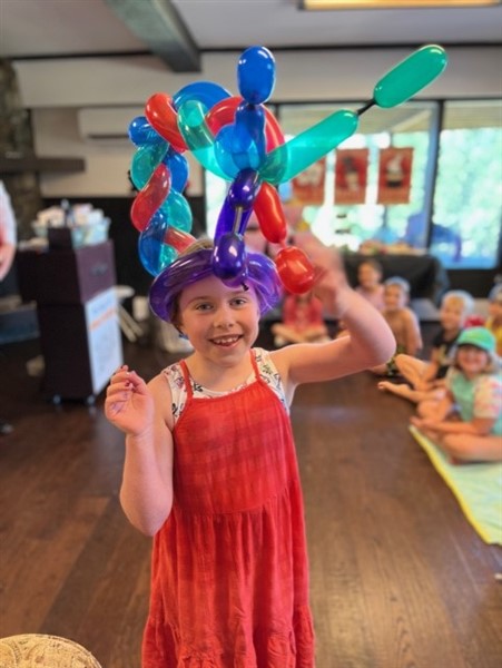 A fancy balloon hat for the birthday girl.