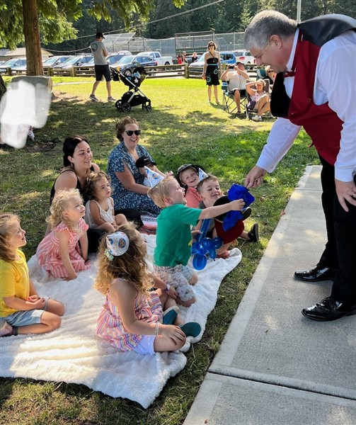 Capture the moment as your child reacts to Donald's funny and amazing magic.